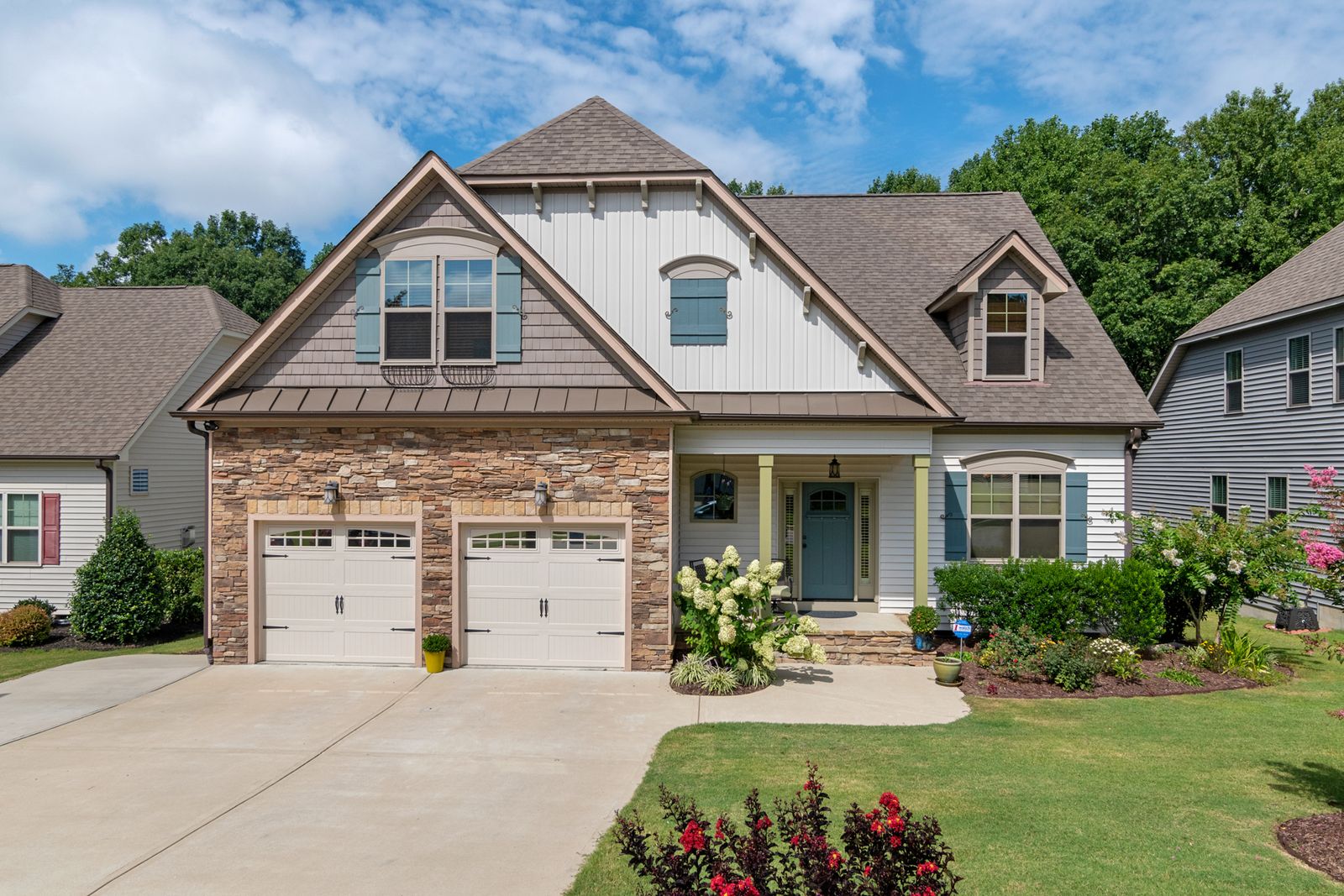 A mowed lawn and fresh mulch beds at a home cared for by Perfect Landscaping & Lawn Services in Knoxville, Tennessee